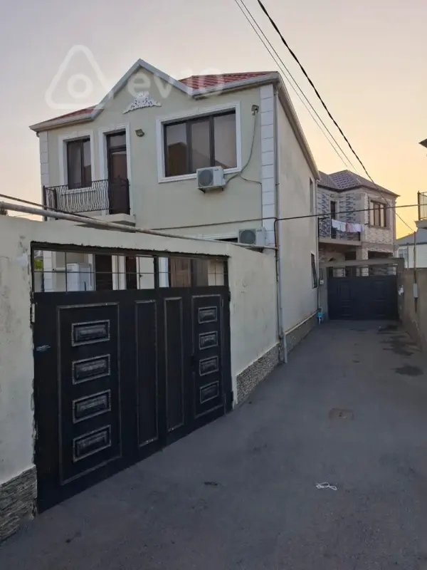 Satılır 4 otaqlı həyət evi 180 m²