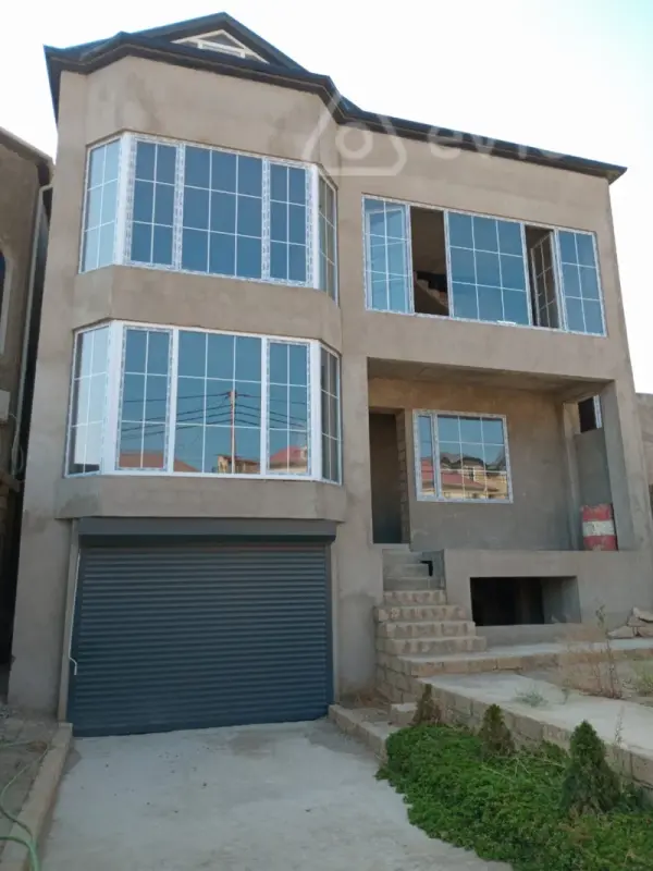 Satılır 7 otaqlı həyət evi 480 m²