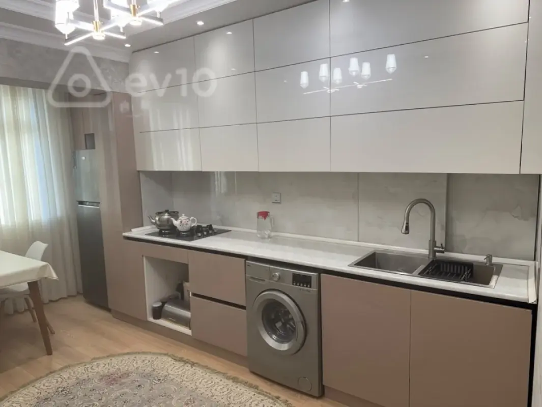 Kirayə verilir 2 otaqlı köhnə tikili 70 m²