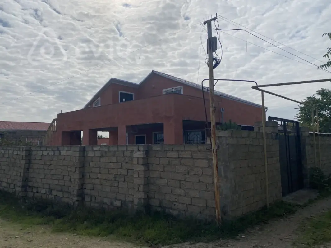 Satılır 4 otaqlı həyət evi 400 m²