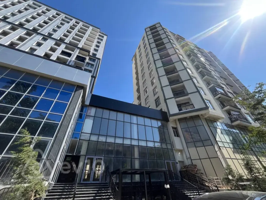 Satılır 2 otaqlı yeni tikili 185 m²