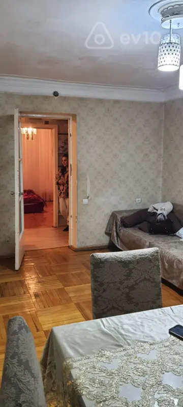 Satılır 2 otaqlı köhnə tikili 65 m²
