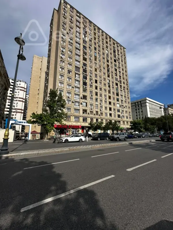 Satılır 3 otaqlı yeni tikili 125 m²