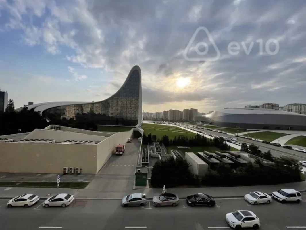 Satılır 4 otaqlı yeni tikili 165 m²