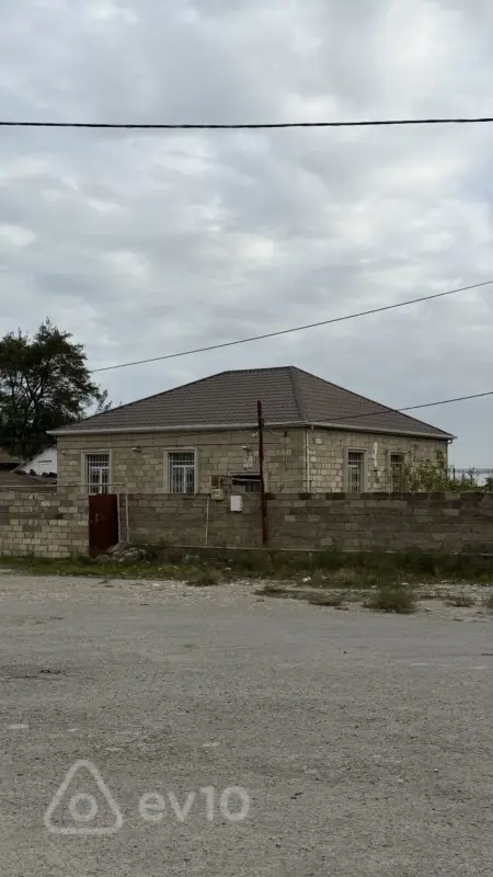 Satılır 4 otaqlı həyət evi 100 m²
