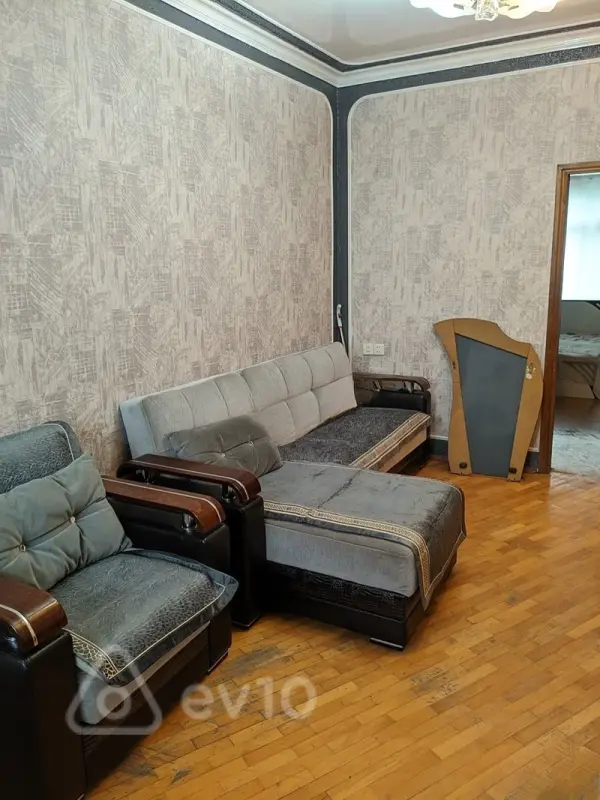 Kirayə verilir 2 otaqlı köhnə tikili 50 m²