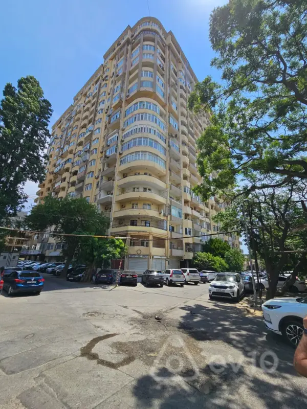 Satılır 3 otaqlı yeni tikili 125 m²