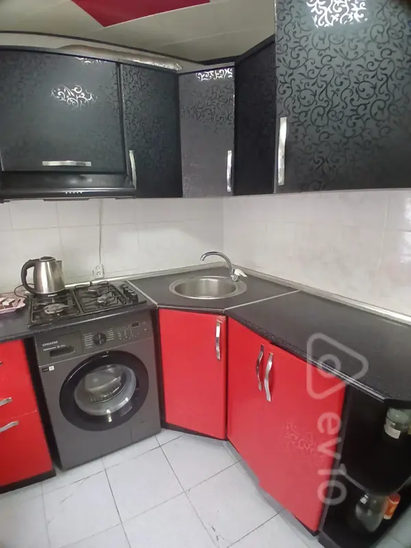 Kirayə verilir 2 otaqlı köhnə tikili 55 m²
