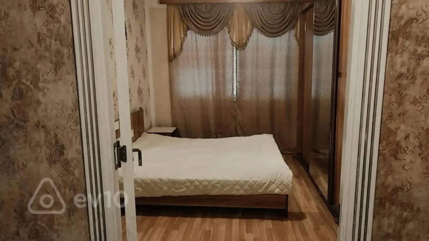 Kirayə verilir 3 otaqlı köhnə tikili 55 m²
