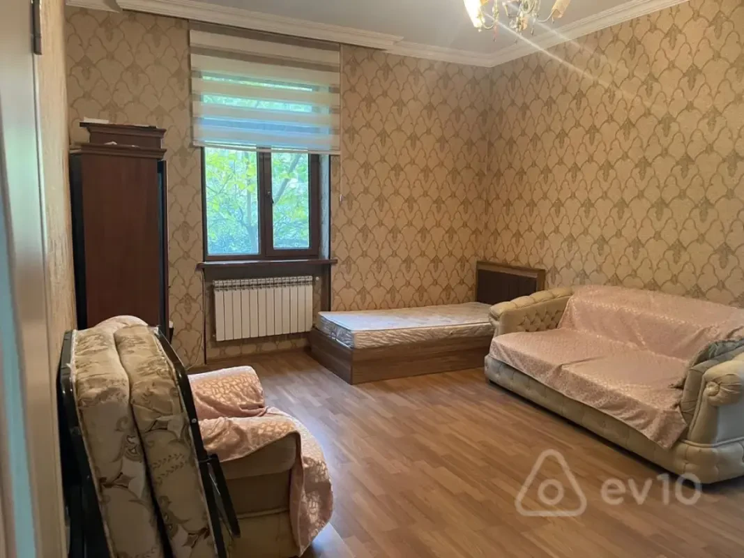 Kirayə verilir 2 otaqlı köhnə tikili 65 m²