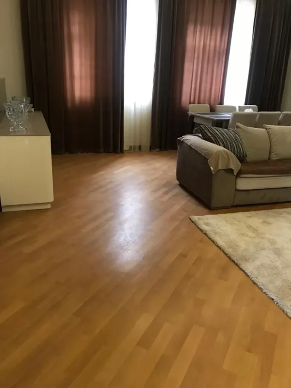 Satılır 6 otaqlı həyət evi 300 m²