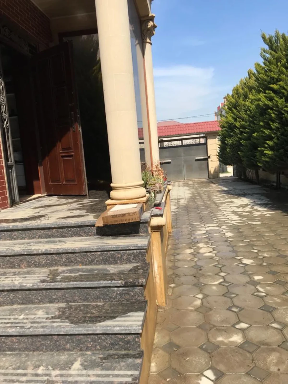 Satılır 6 otaqlı həyət evi 300 m²