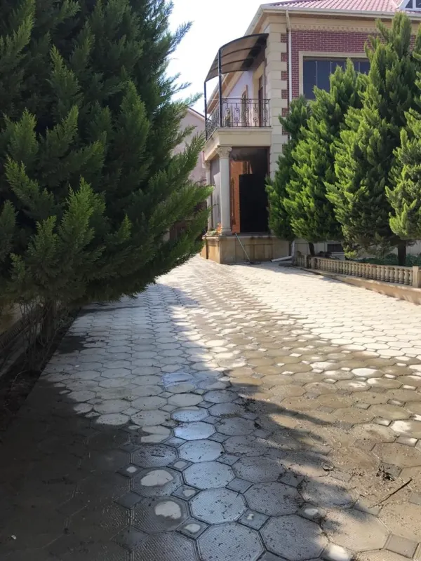 Satılır 6 otaqlı həyət evi 300 m²