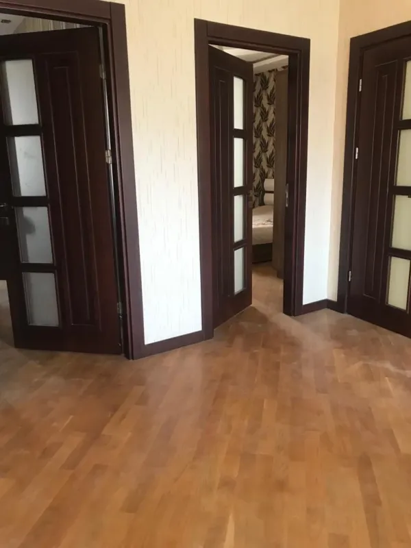 Satılır 6 otaqlı həyət evi 300 m²