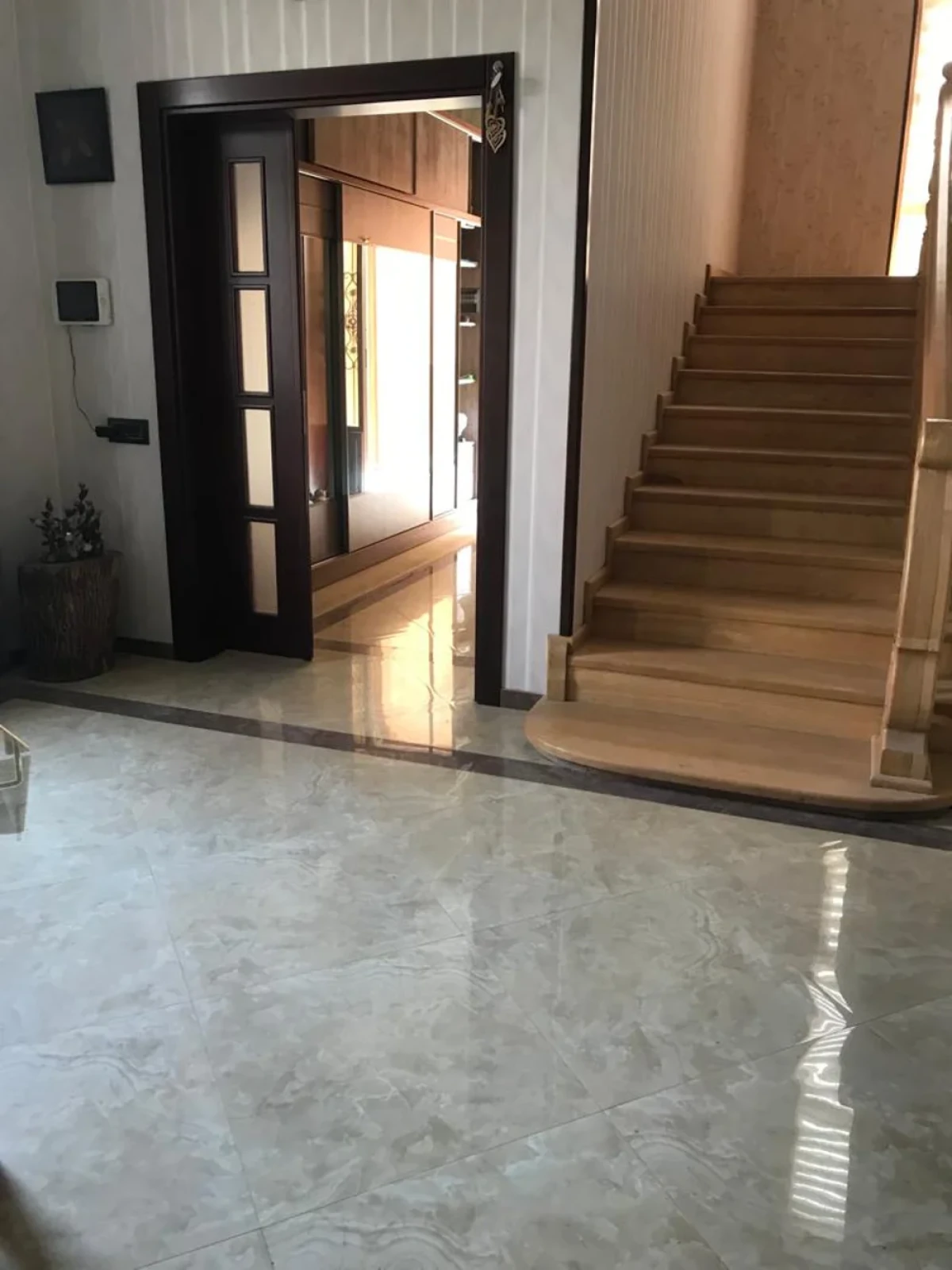 Satılır 6 otaqlı həyət evi 300 m²