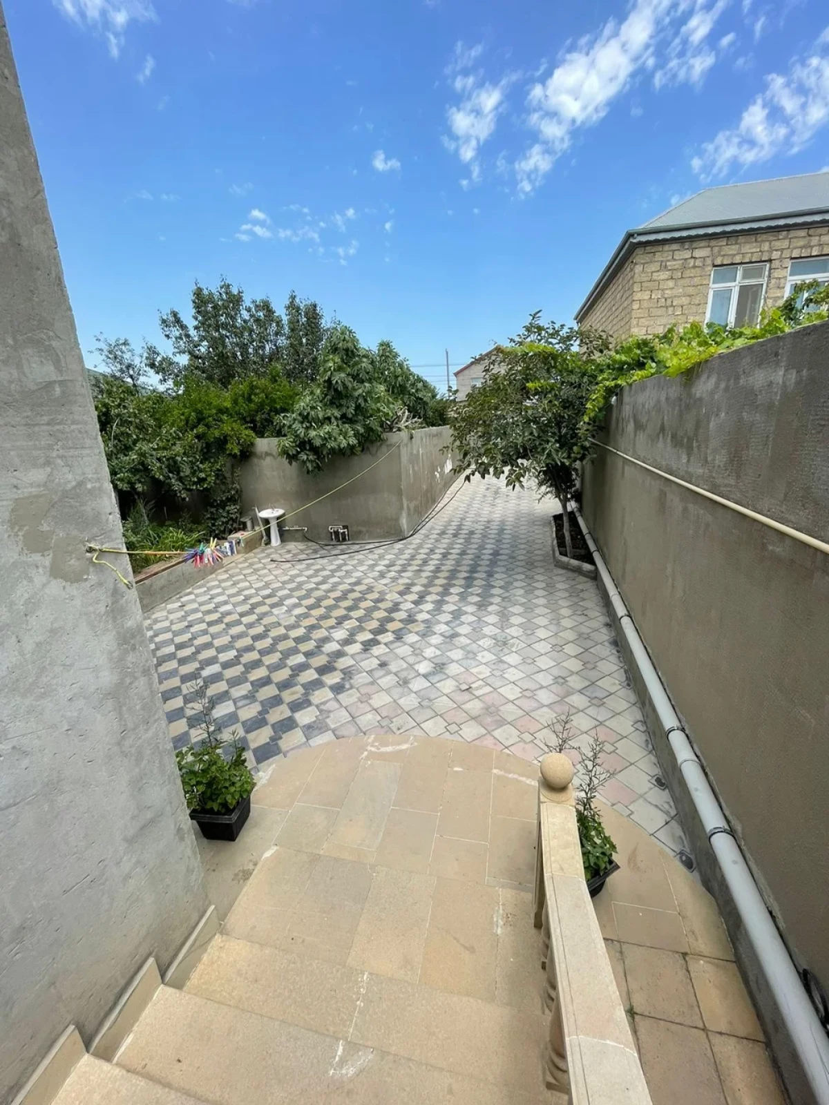 Satılır 4 otaqlı həyət evi 330 m²