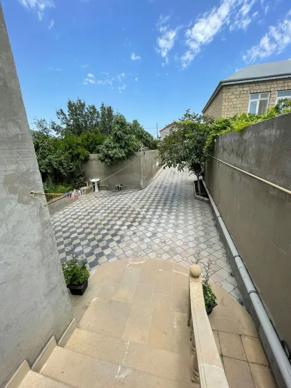Satılır 4 otaqlı həyət evi 330 m²