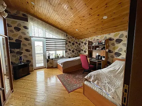 Satılır 4 otaqlı həyət evi 330 m²