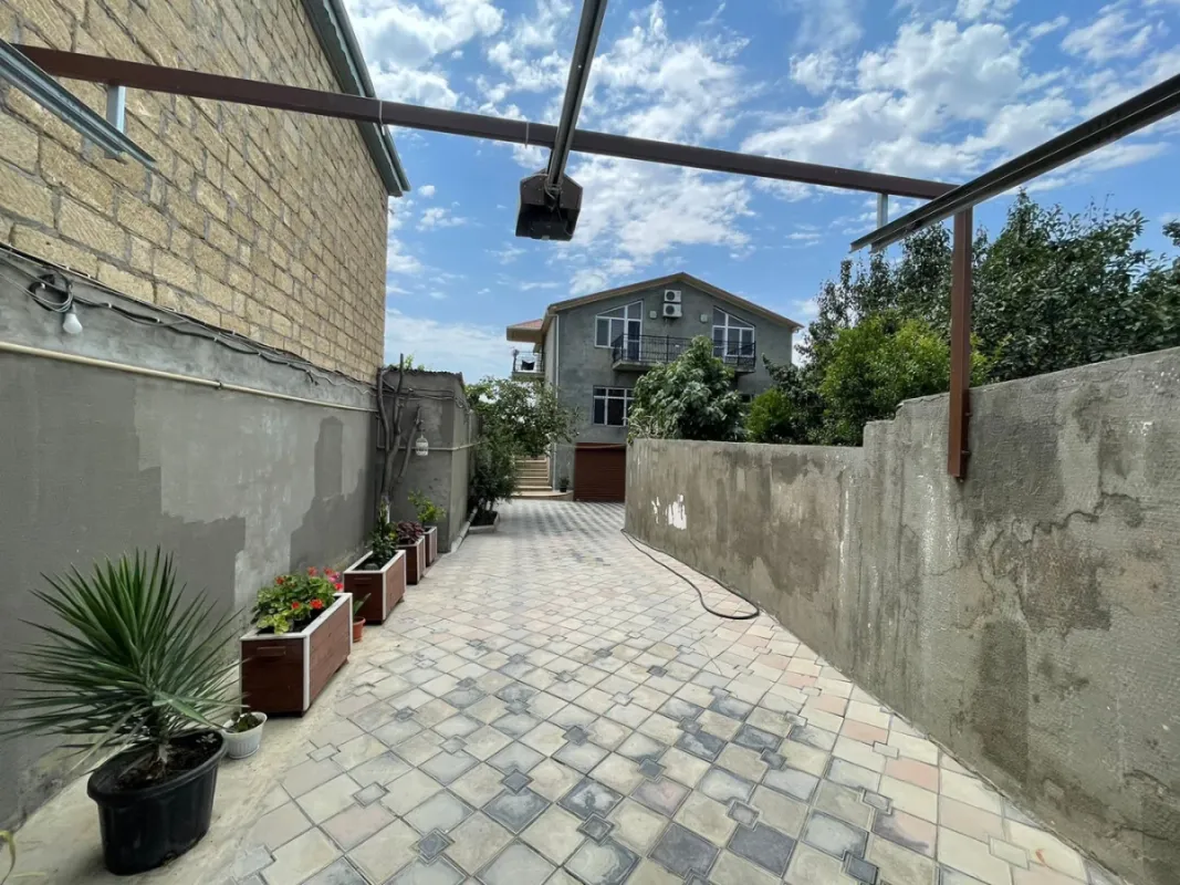 Satılır 4 otaqlı həyət evi 330 m²