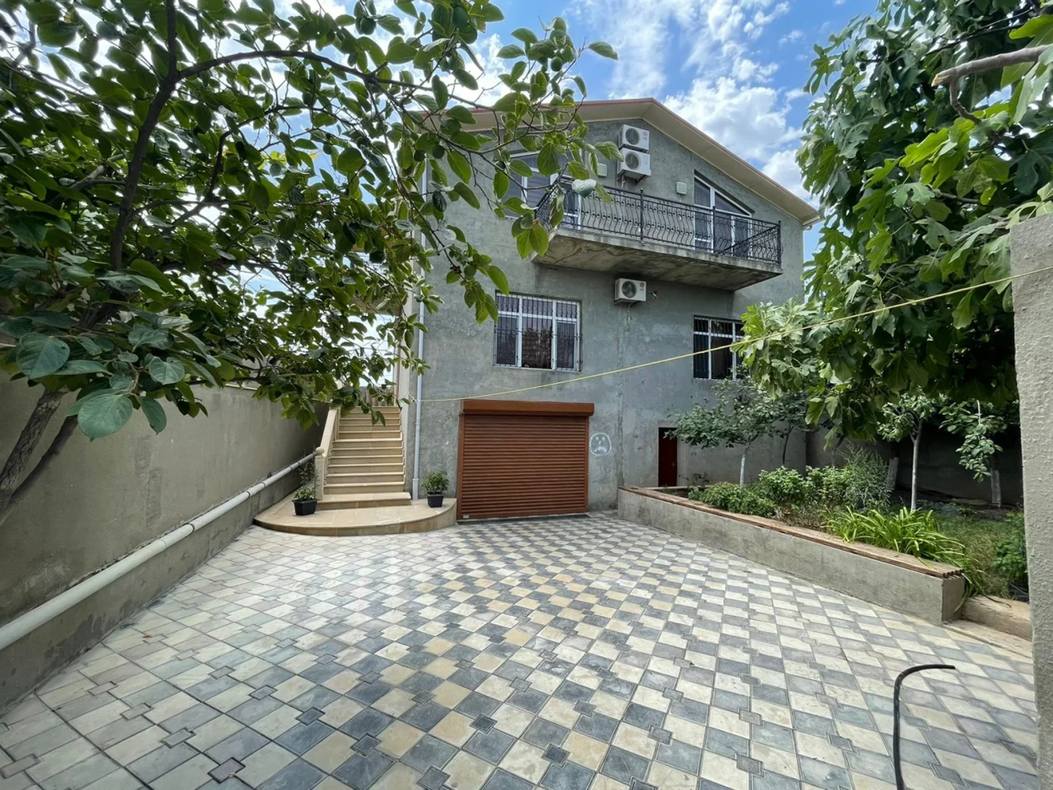 Satılır 4 otaqlı həyət evi 330 m²