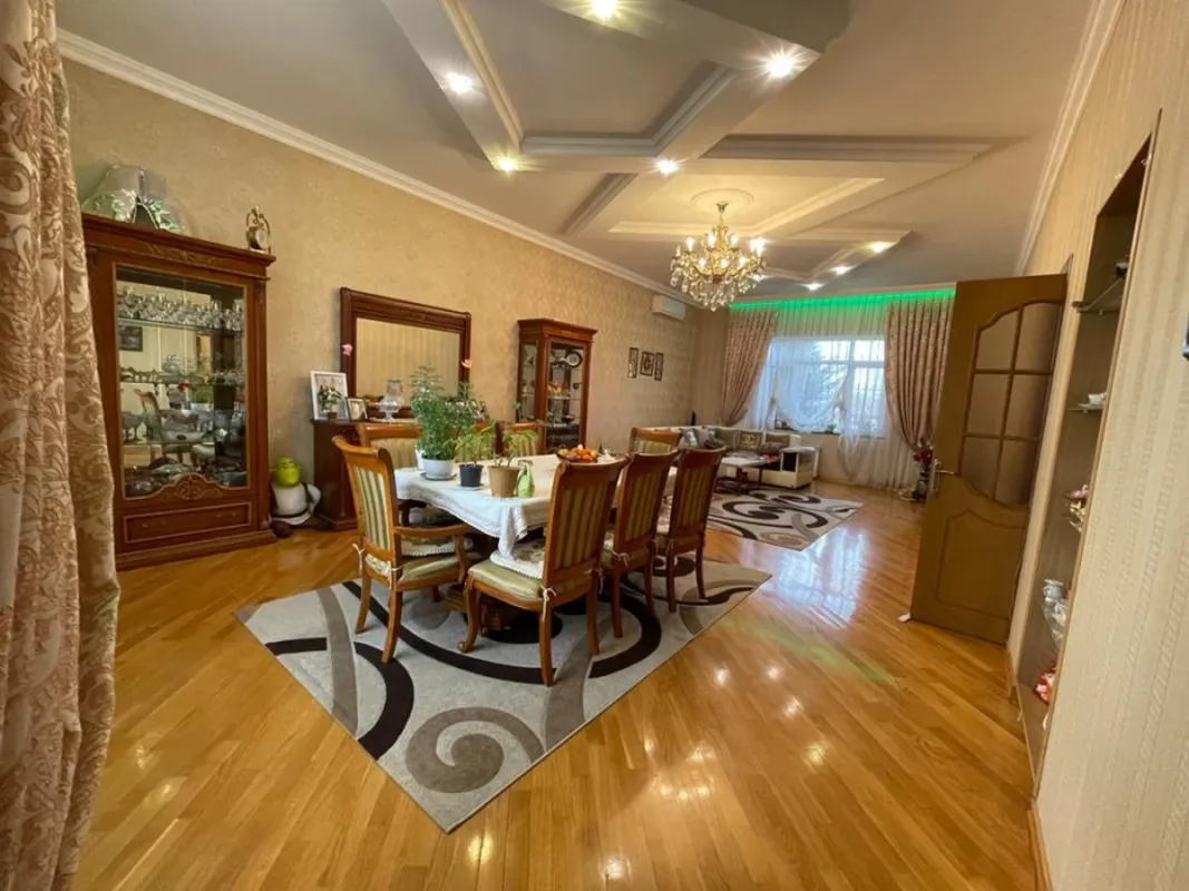 Satılır 4 otaqlı həyət evi 330 m²