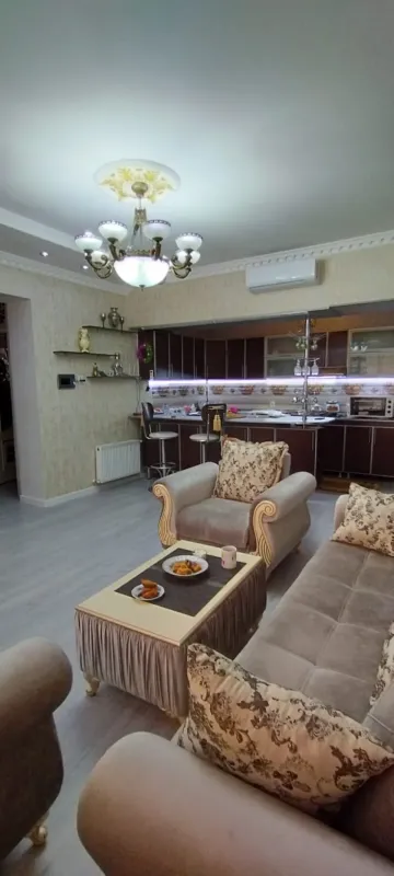 Satılır 4 otaqlı həyət evi 210 m²