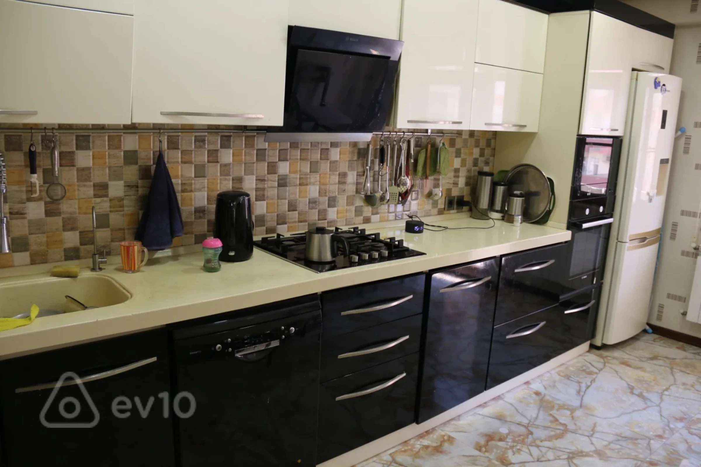 Satılır 3 otaqlı yeni tikili 130 m²