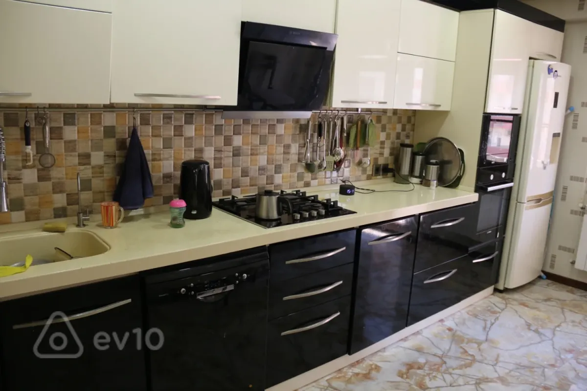 Satılır 3 otaqlı yeni tikili 130 m²