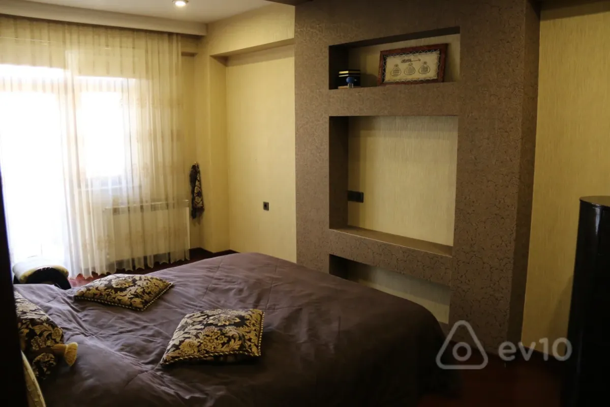 Satılır 3 otaqlı yeni tikili 130 m²