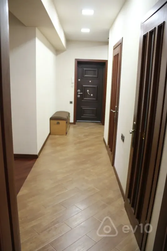 Satılır 3 otaqlı yeni tikili 130 m²