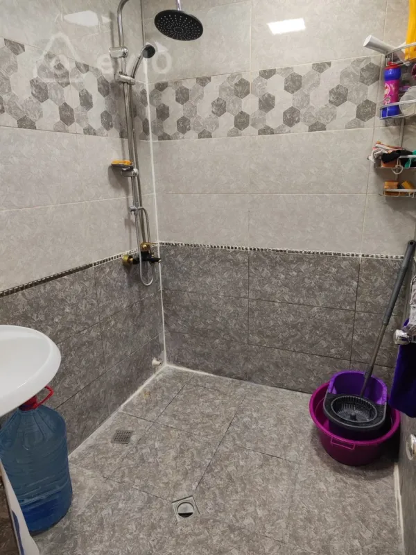 Kirayə verilir 2 otaqlı köhnə tikili 65 m²