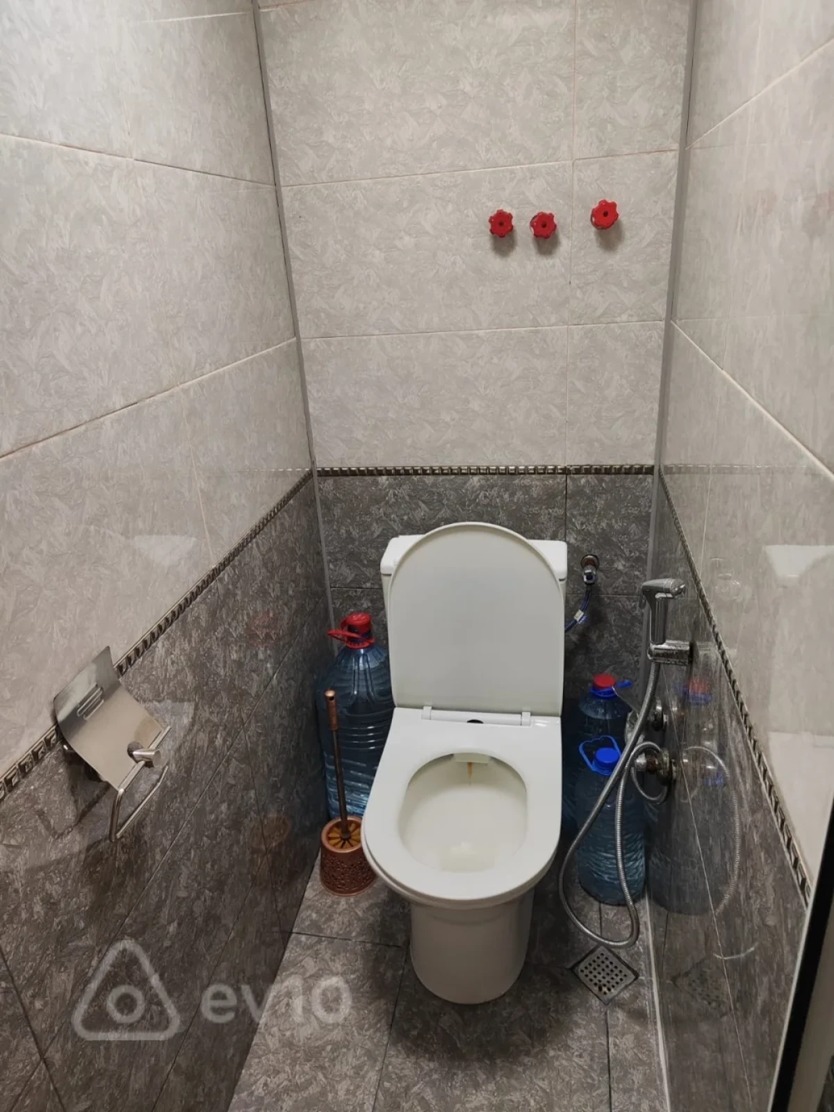Kirayə verilir 2 otaqlı köhnə tikili 65 m²