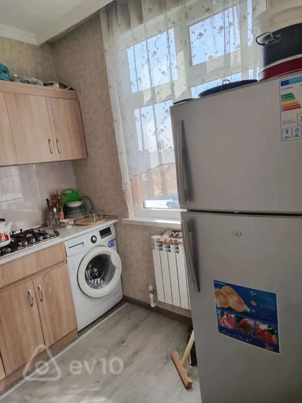 Kirayə verilir 2 otaqlı köhnə tikili 65 m²