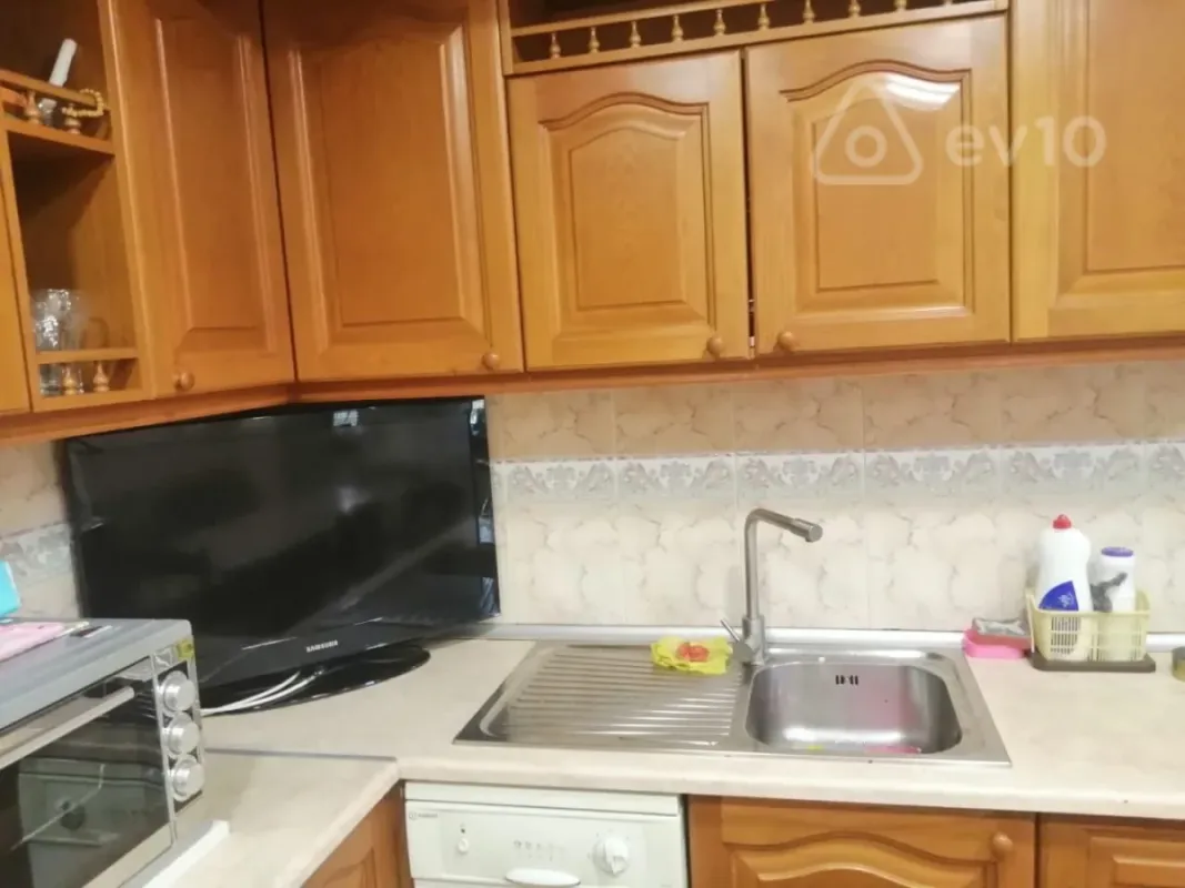 Kirayə verilir 2 otaqlı köhnə tikili 65 m²