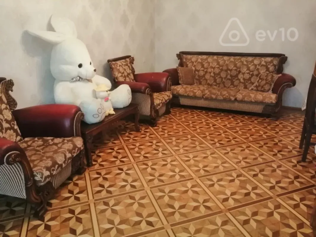 Kirayə verilir 2 otaqlı köhnə tikili 65 m²