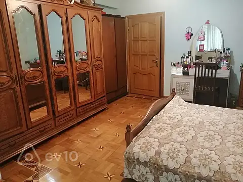 Kirayə verilir 2 otaqlı köhnə tikili 65 m²