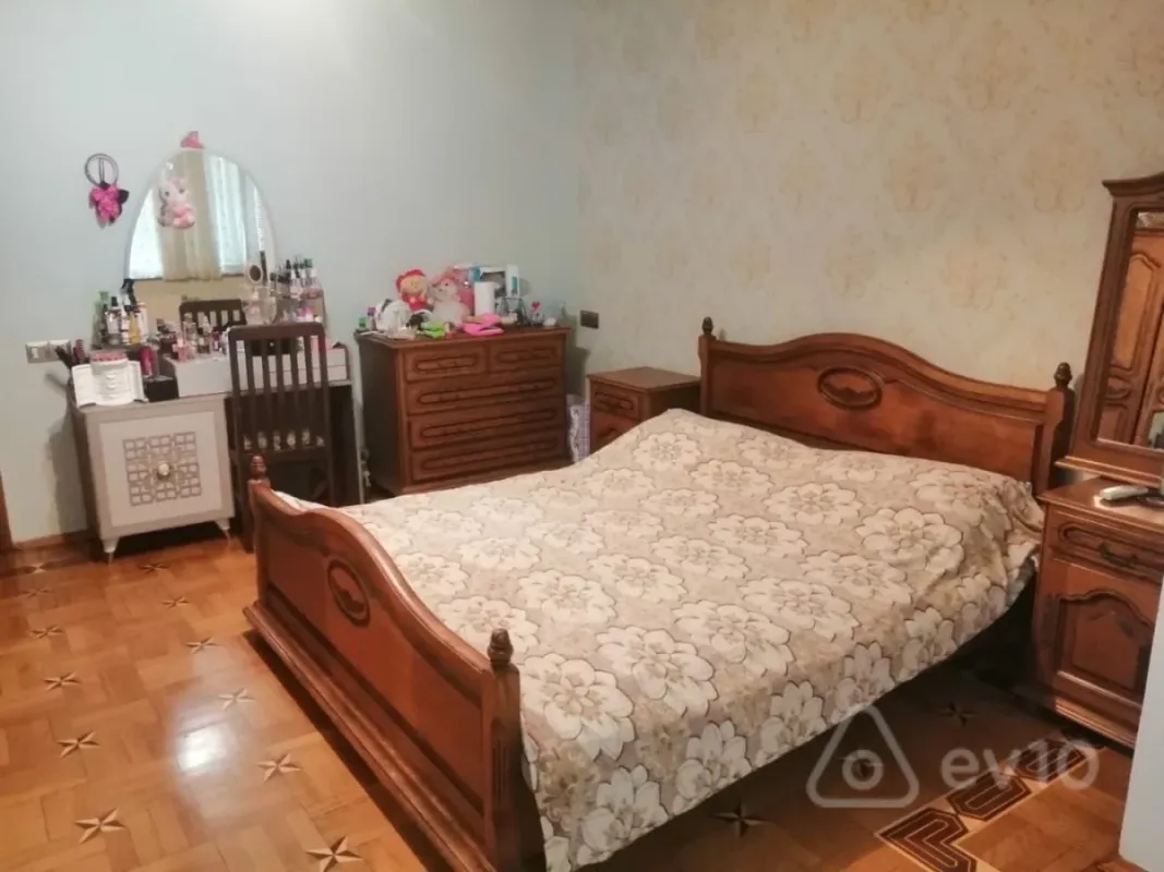 Kirayə verilir 2 otaqlı köhnə tikili 65 m²