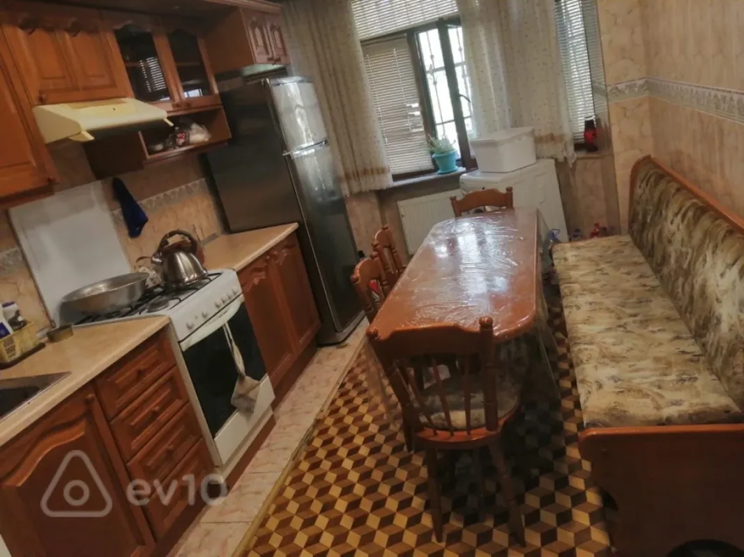 Kirayə verilir 2 otaqlı köhnə tikili 65 m²