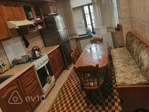 Kirayə verilir 2 otaqlı köhnə tikili 65 m²