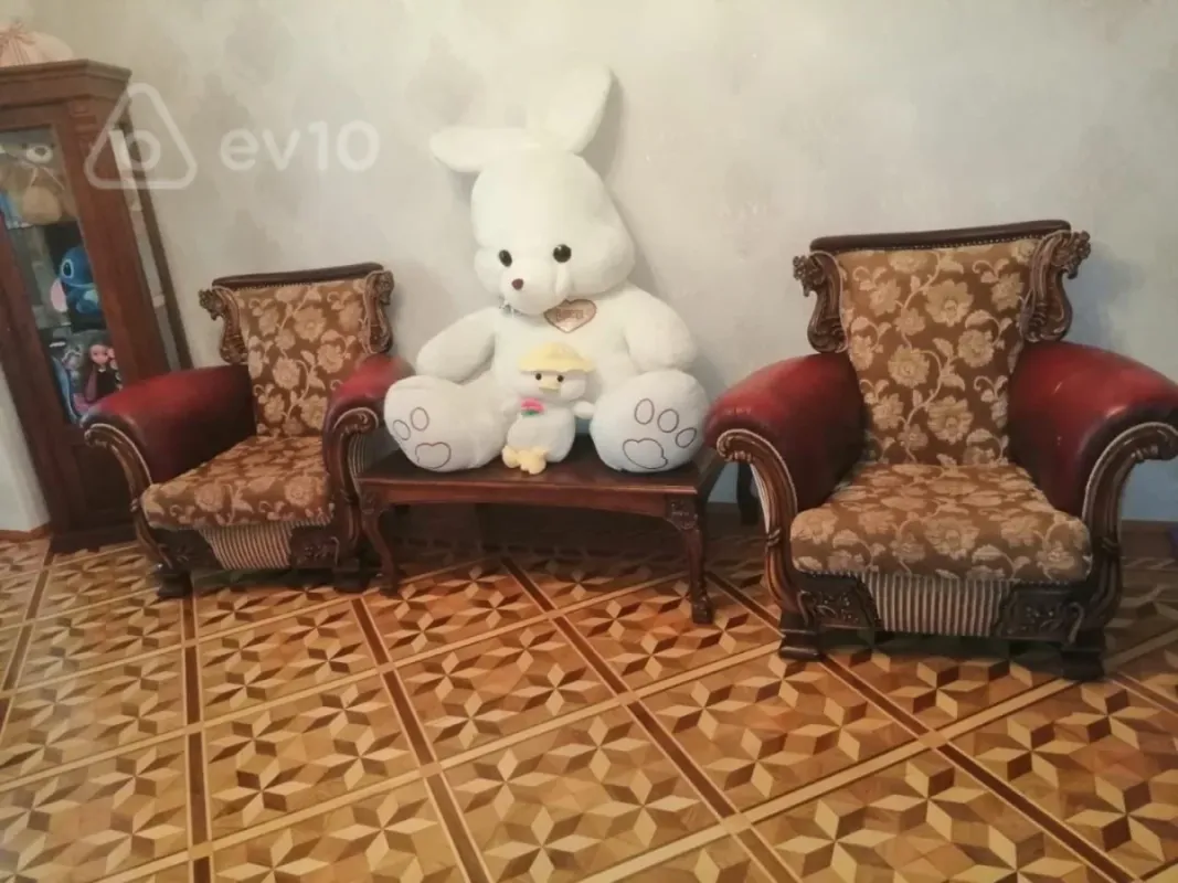 Kirayə verilir 2 otaqlı köhnə tikili 65 m²