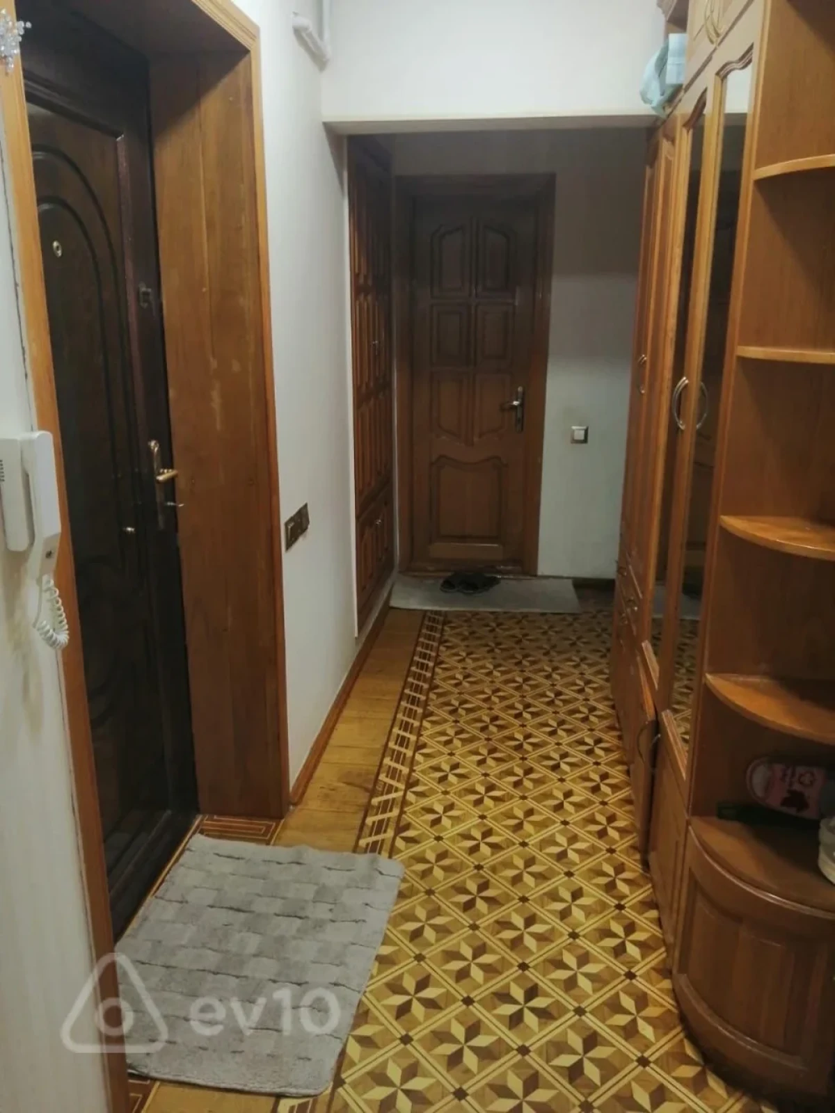 Kirayə verilir 2 otaqlı köhnə tikili 65 m²