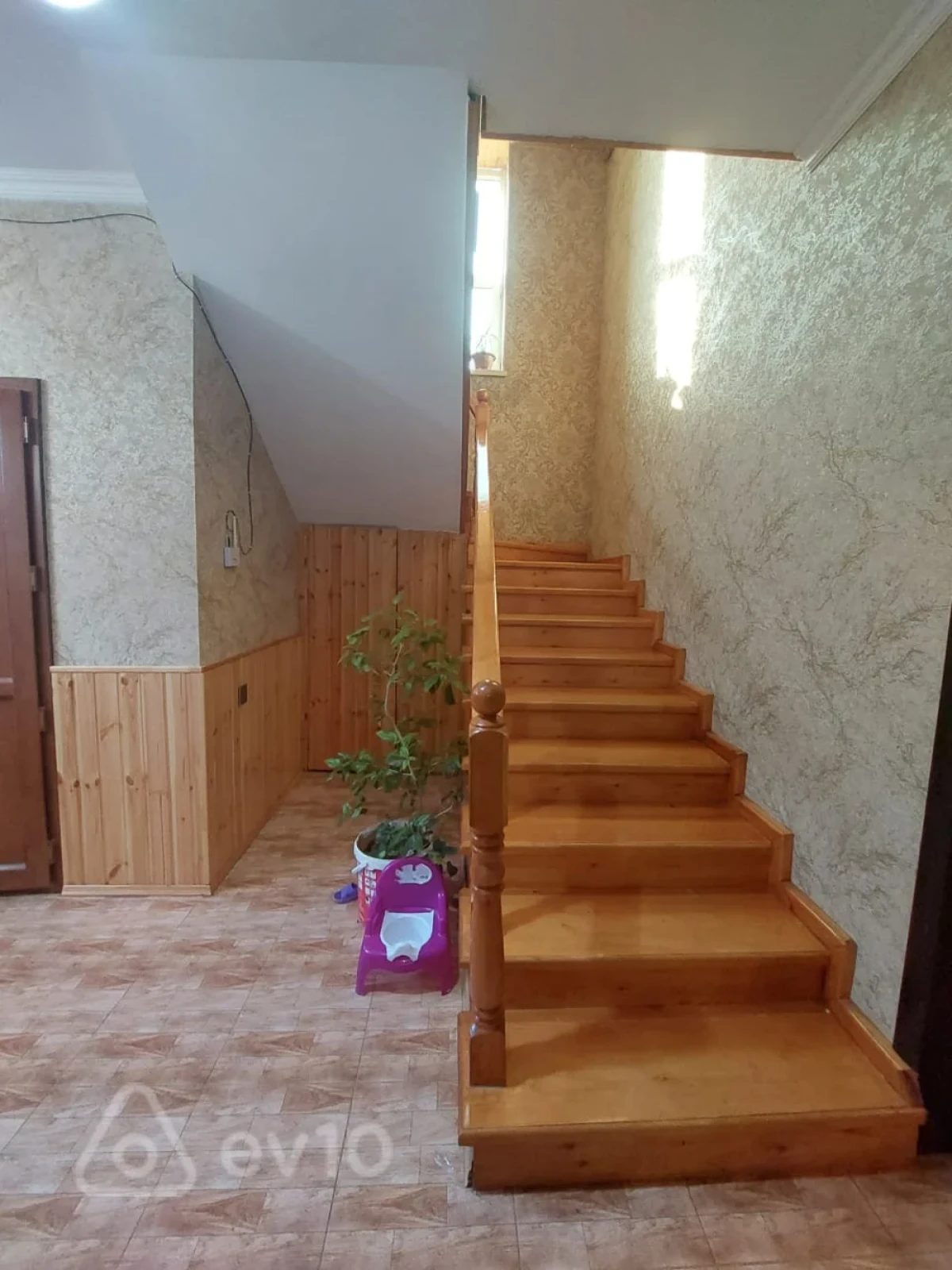 Satılır 6 otaqlı həyət evi 190 m²