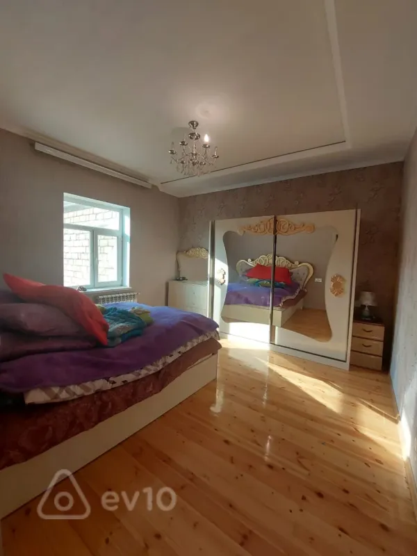 Satılır 6 otaqlı həyət evi 190 m²