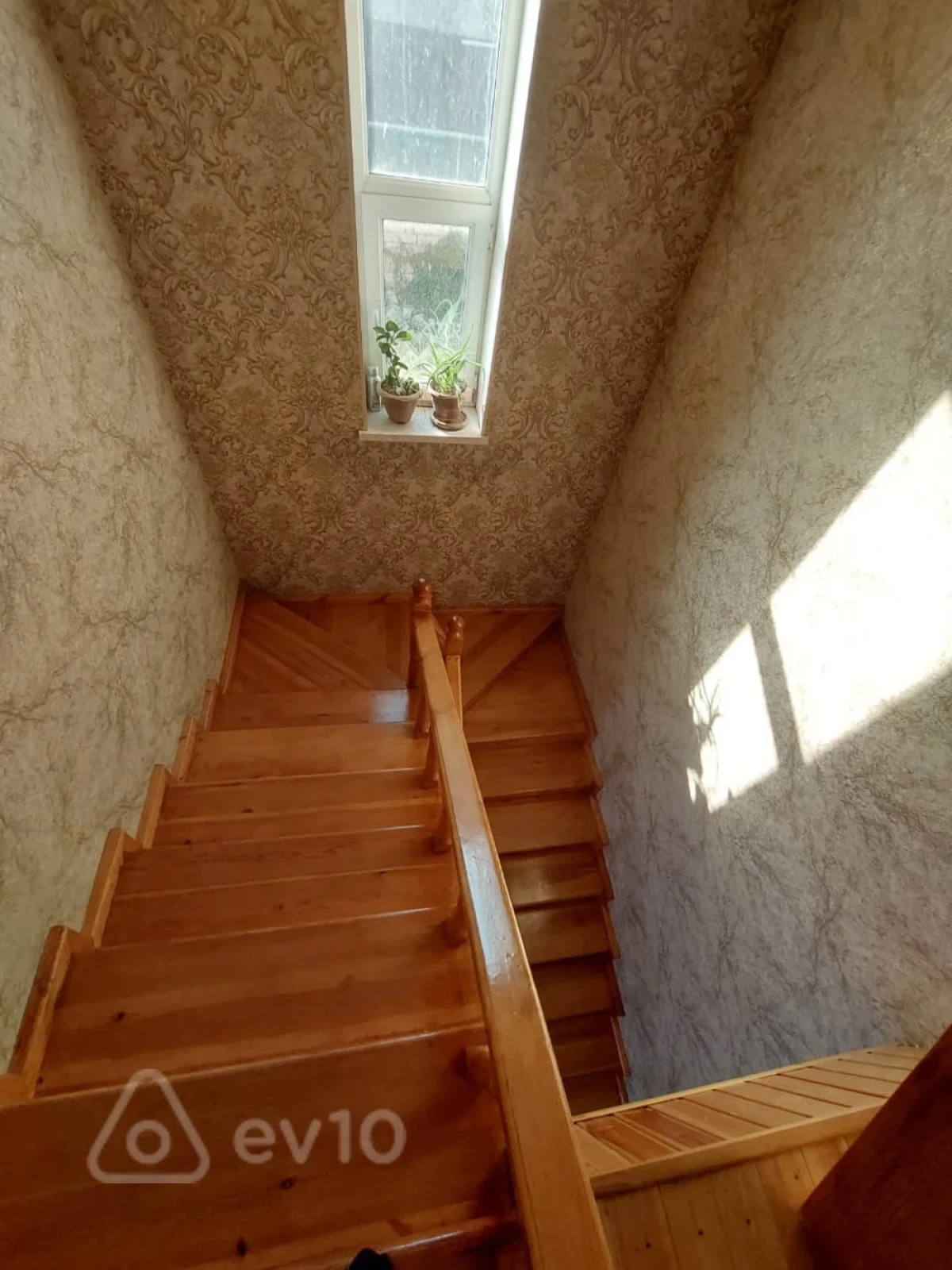 Satılır 6 otaqlı həyət evi 190 m²