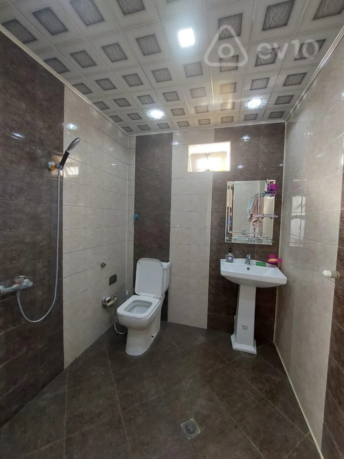 Satılır 6 otaqlı həyət evi 190 m²