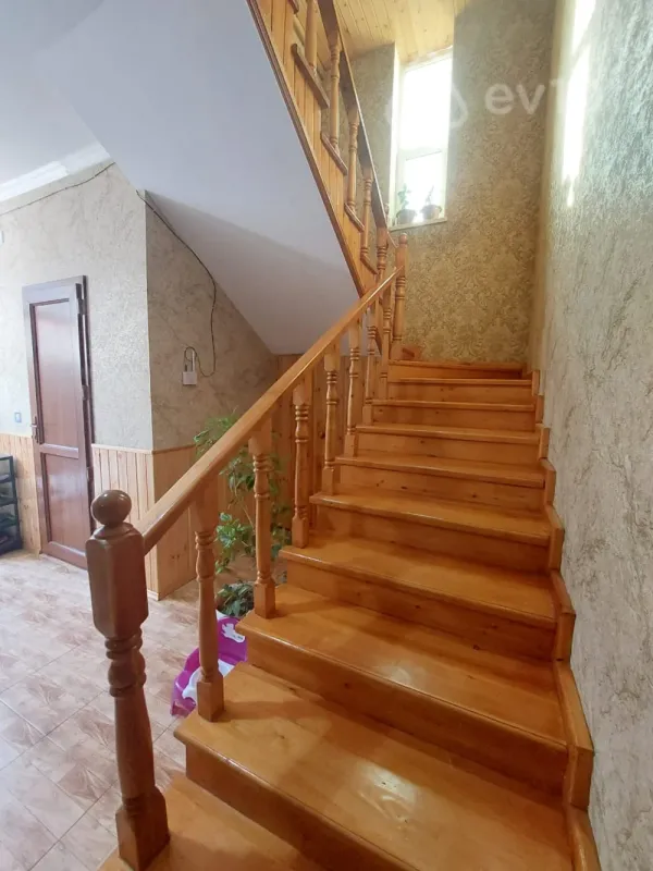 Satılır 6 otaqlı həyət evi 190 m²