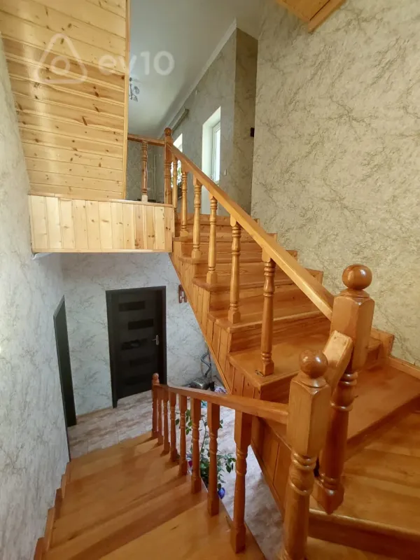 Satılır 6 otaqlı həyət evi 190 m²