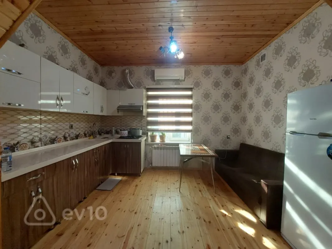 Satılır 6 otaqlı həyət evi 190 m²