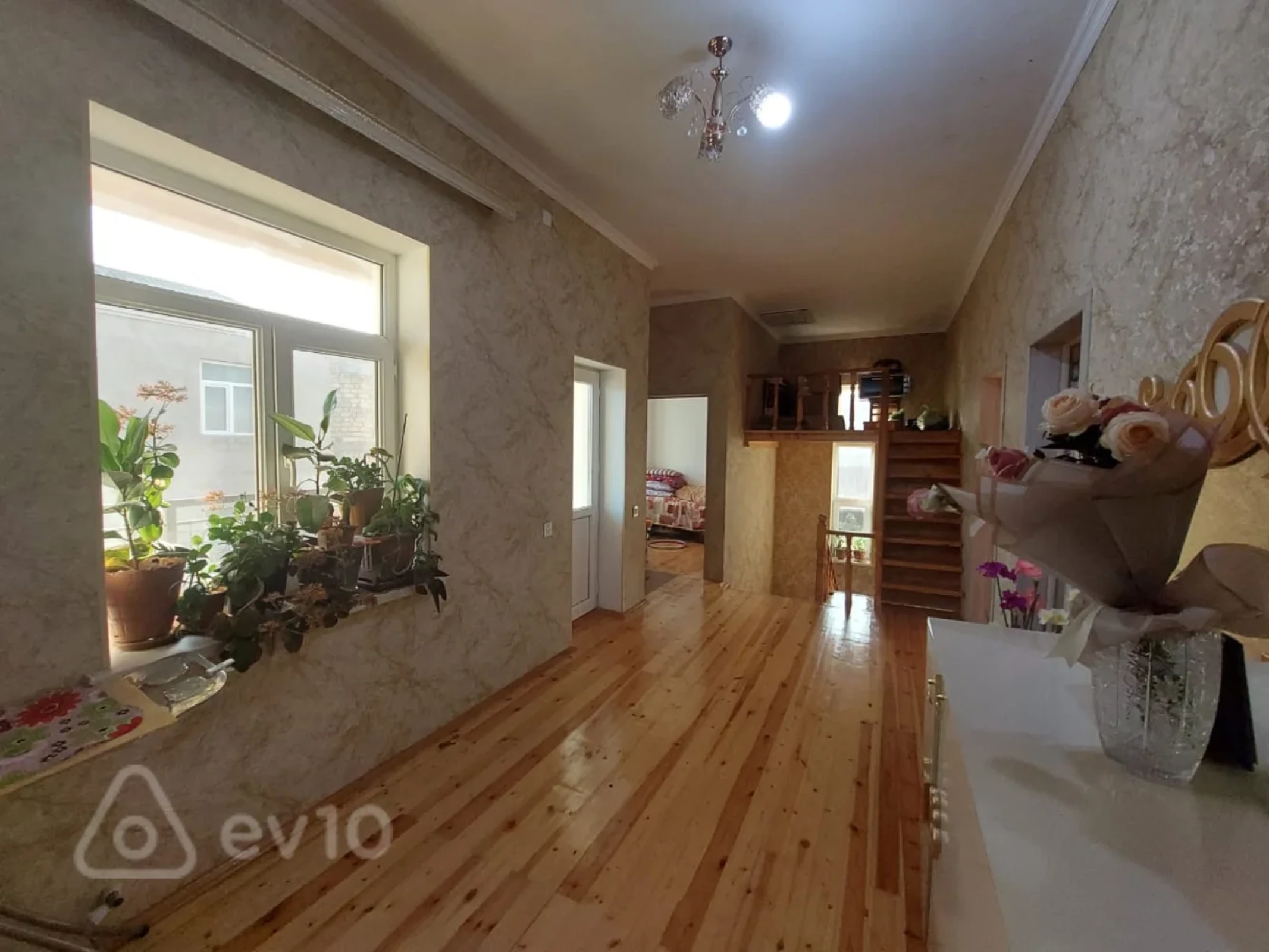 Satılır 6 otaqlı həyət evi 190 m²