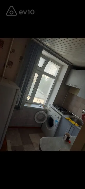 Kirayə verilir 2 otaqlı köhnə tikili 65 m²